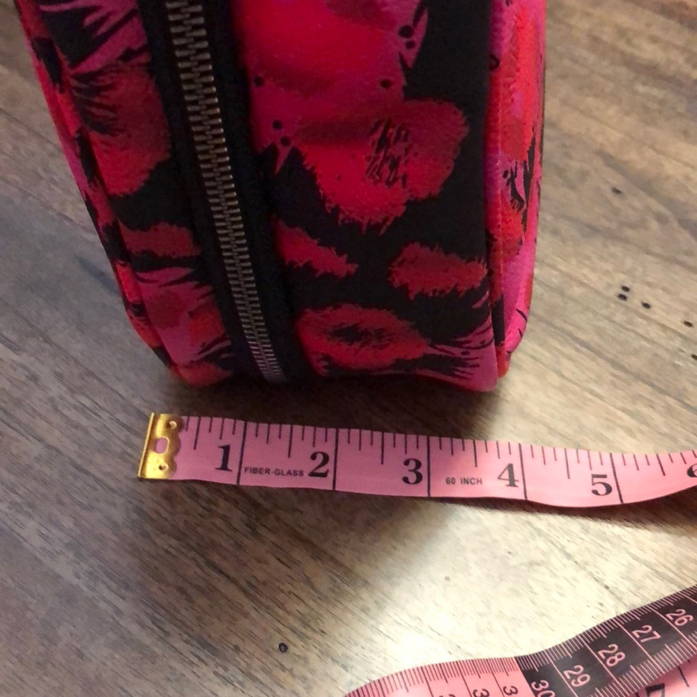 🆕Betsey Johnson | Large Cosmetic Case - Picture 6 of 6